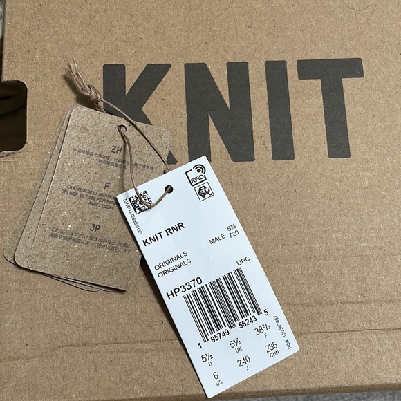 Yeezy Knit Runners, Azure . US size 6 - Picture 3 of 5